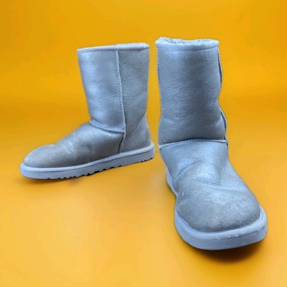 UGG Classic Short Metalic Nickle Suede Sheepskin Boots Womens Size 8 US